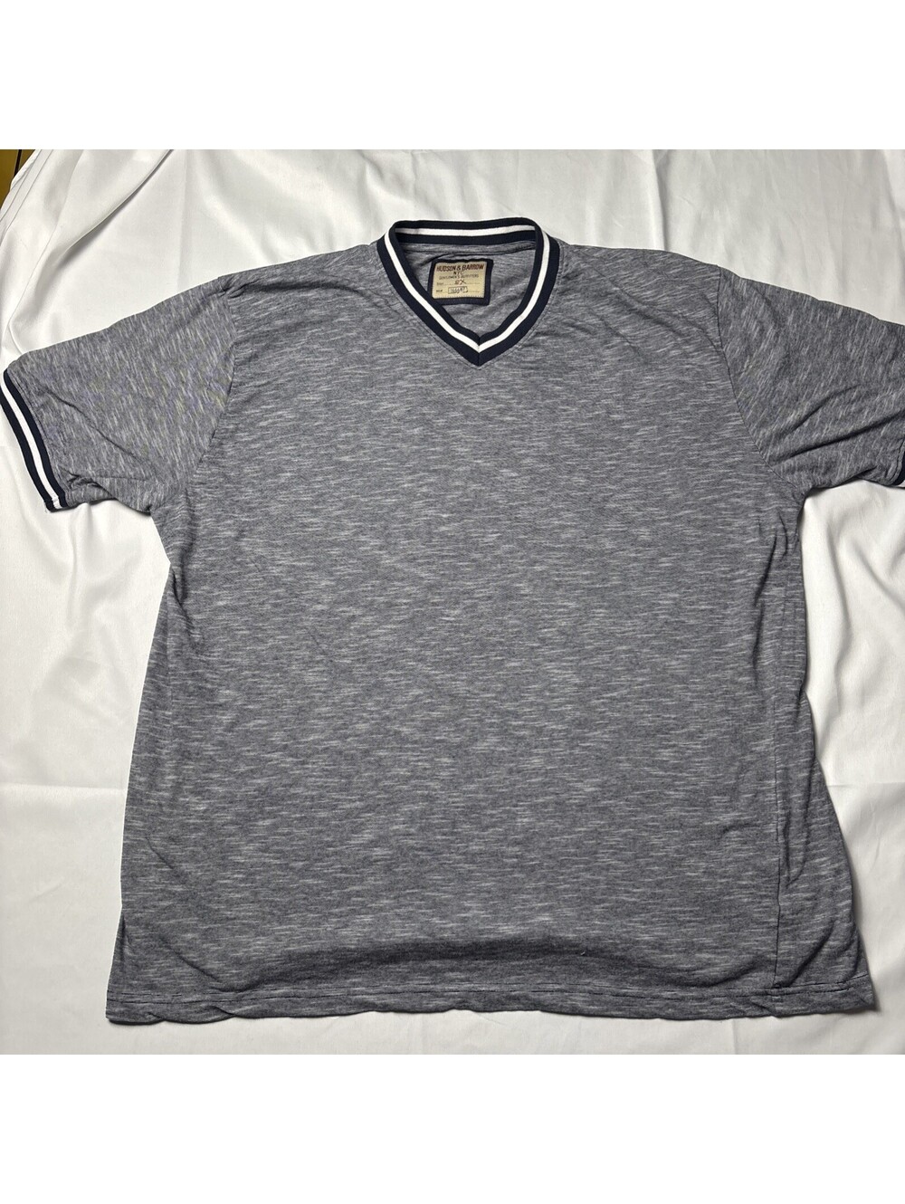 Hudson And Barrow NYC 2X Navy Blue Pinstripe Cuffed V-Neck T